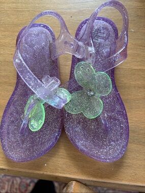 Kids Purple Glitter Jelly Sandals with Green Flower Accent
